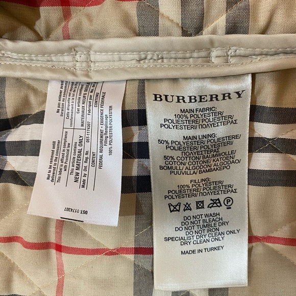 Light tan, Burberry, Brit jacket size medium with garment bag. Perfect condition - Picture 5 of 5
